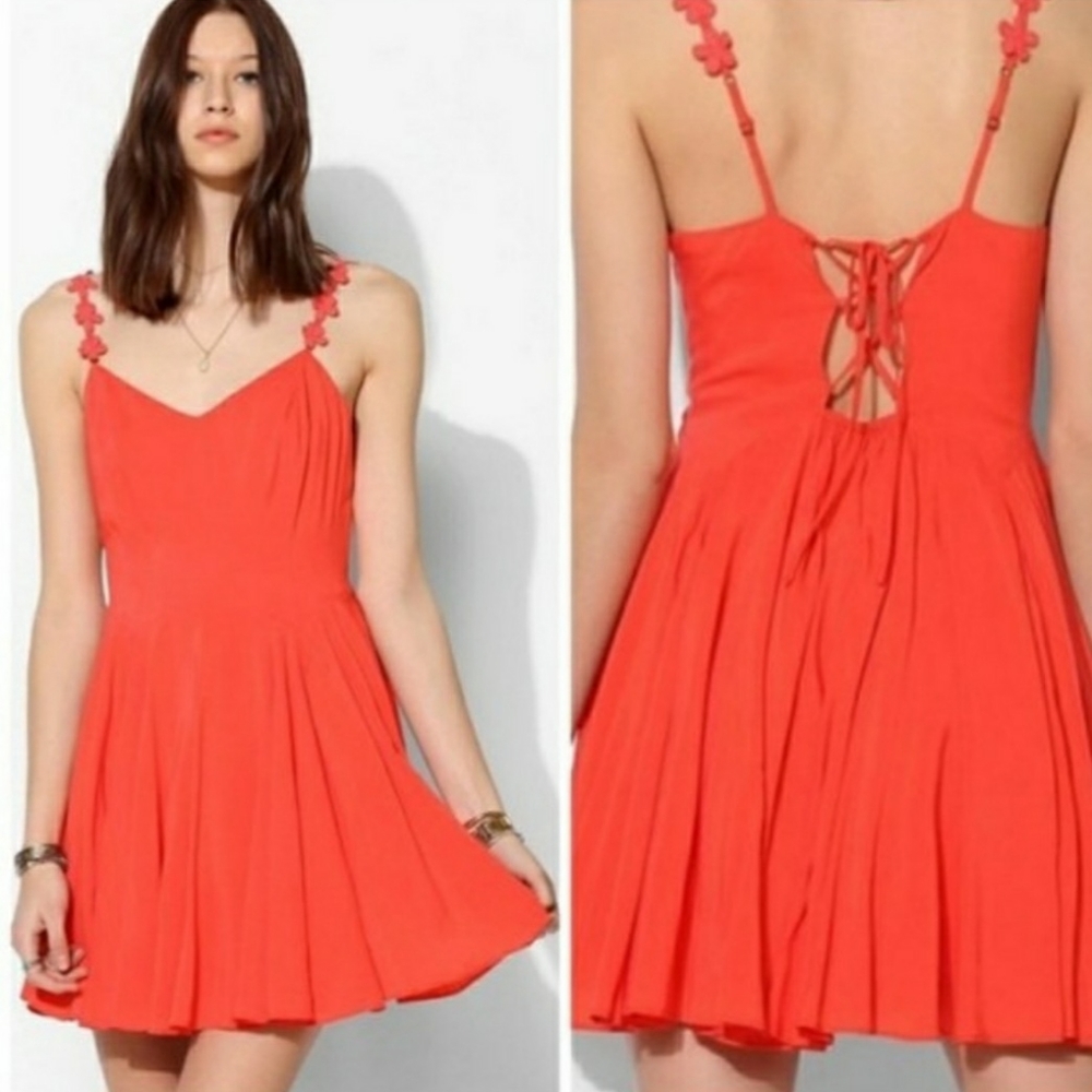 Great for Summer, Wedding or fun! Urban Outfitters Kimchi Blue Coral Sun Dress